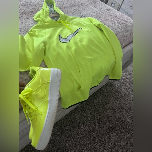 Nike Therma-Fit Lime Green Hoodie and Nikes BUNDLE!! - Picture 1 of 7